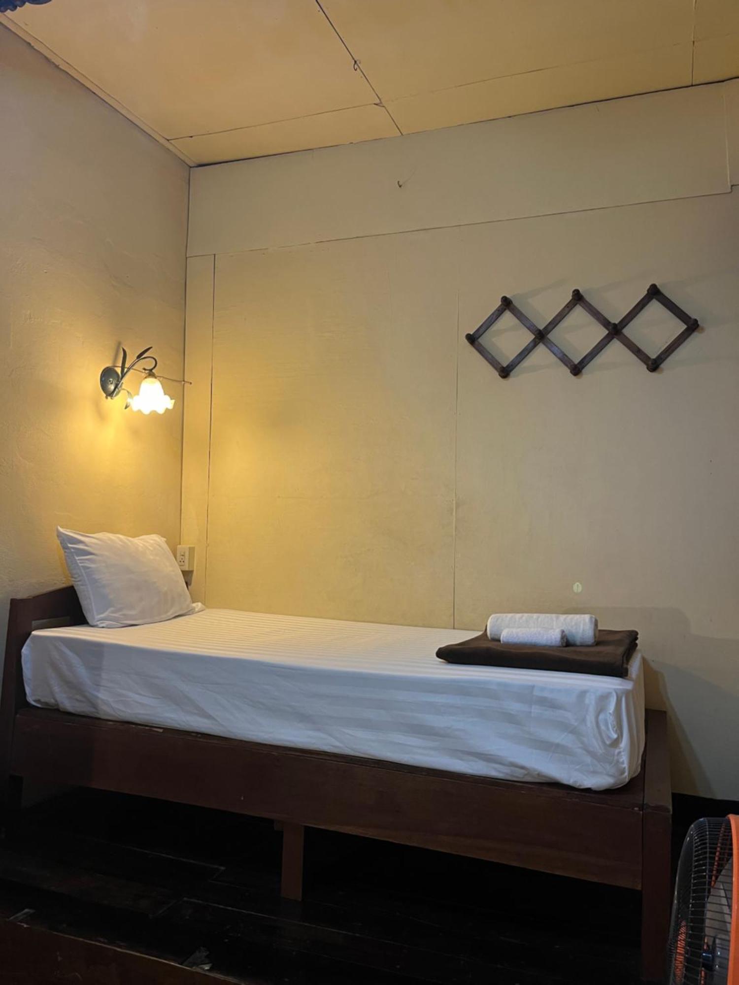 Tata Guesthouse Chiang Mai Exterior foto